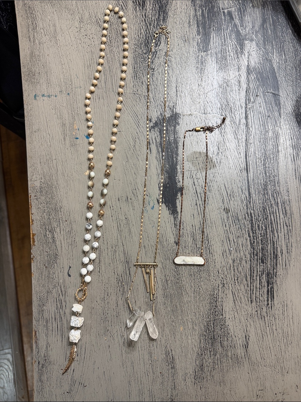 Women’s White Beaded and Crystal Pendant Necklace Set – Unbranded
